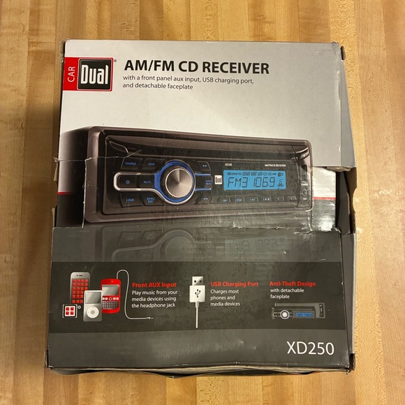 NIB XD250 AM/FM CD Receiver - Picture 1 of 10